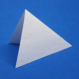 Tischkarte Dreieck weiss strukturiert